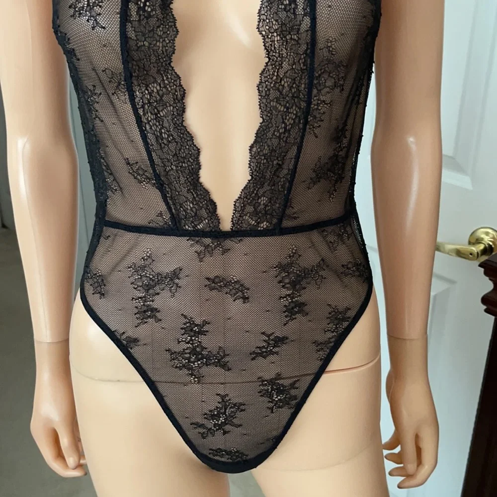 NWOT Victoria Secret lace bodysuit